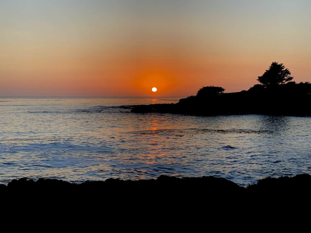Zachód słońca na Moonstone Beach. Cambria, California