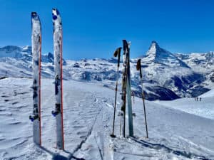 Skitury z widokiem na Matterhorn. Zermatt, Szwajcaria