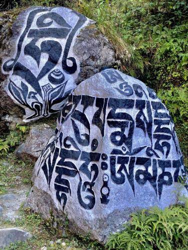 Rejon Khumbu, kamień Mani