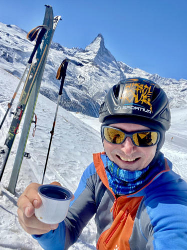 Kawa z widokiem na Matterhorn